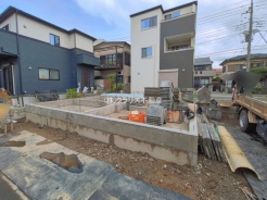 草加市氷川町