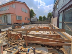 草加市新里町