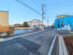 草加市稲荷4丁目